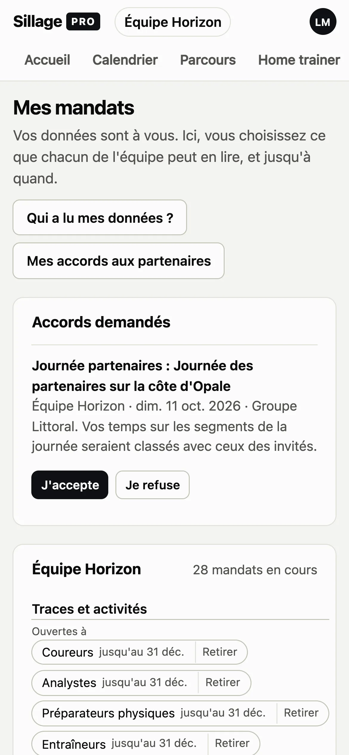 La page « Mes mandats » sur un téléphone : ce que le coureur ouvre à l’équipe, et un accord demandé pour une journée partenaires.